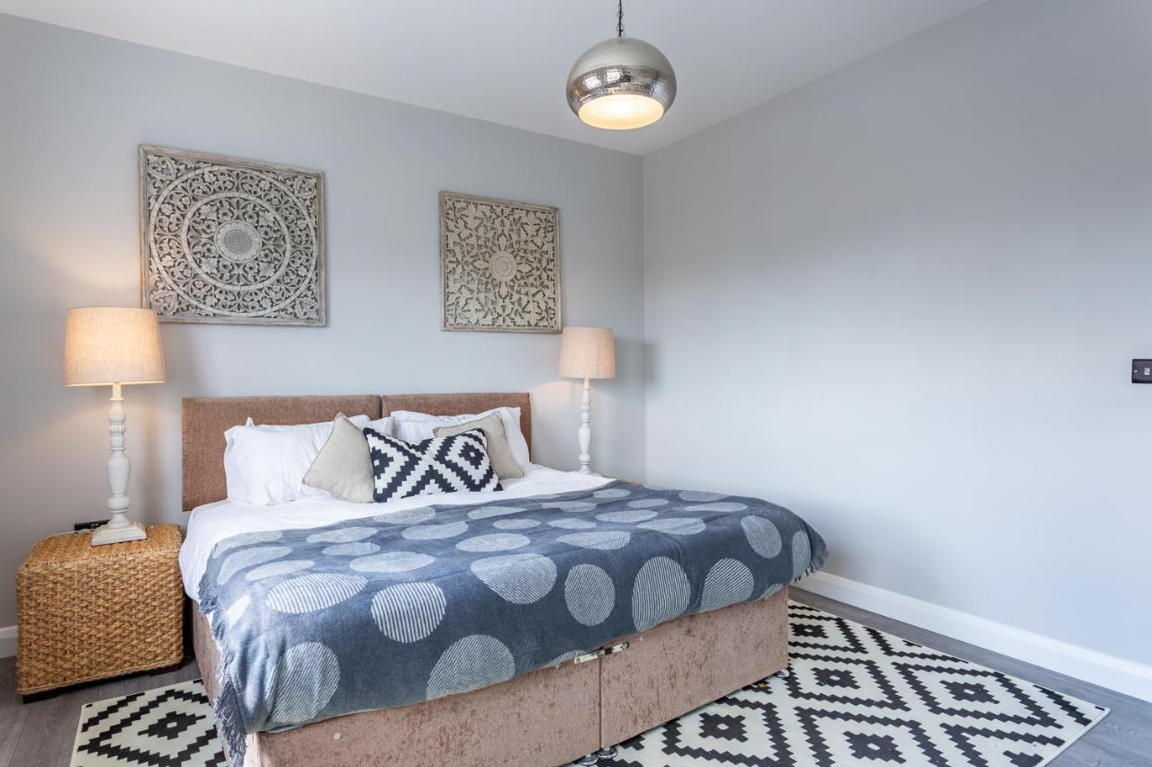 2 Bedroom Apartments With Sofa Bed In Southend Eksteriør billede