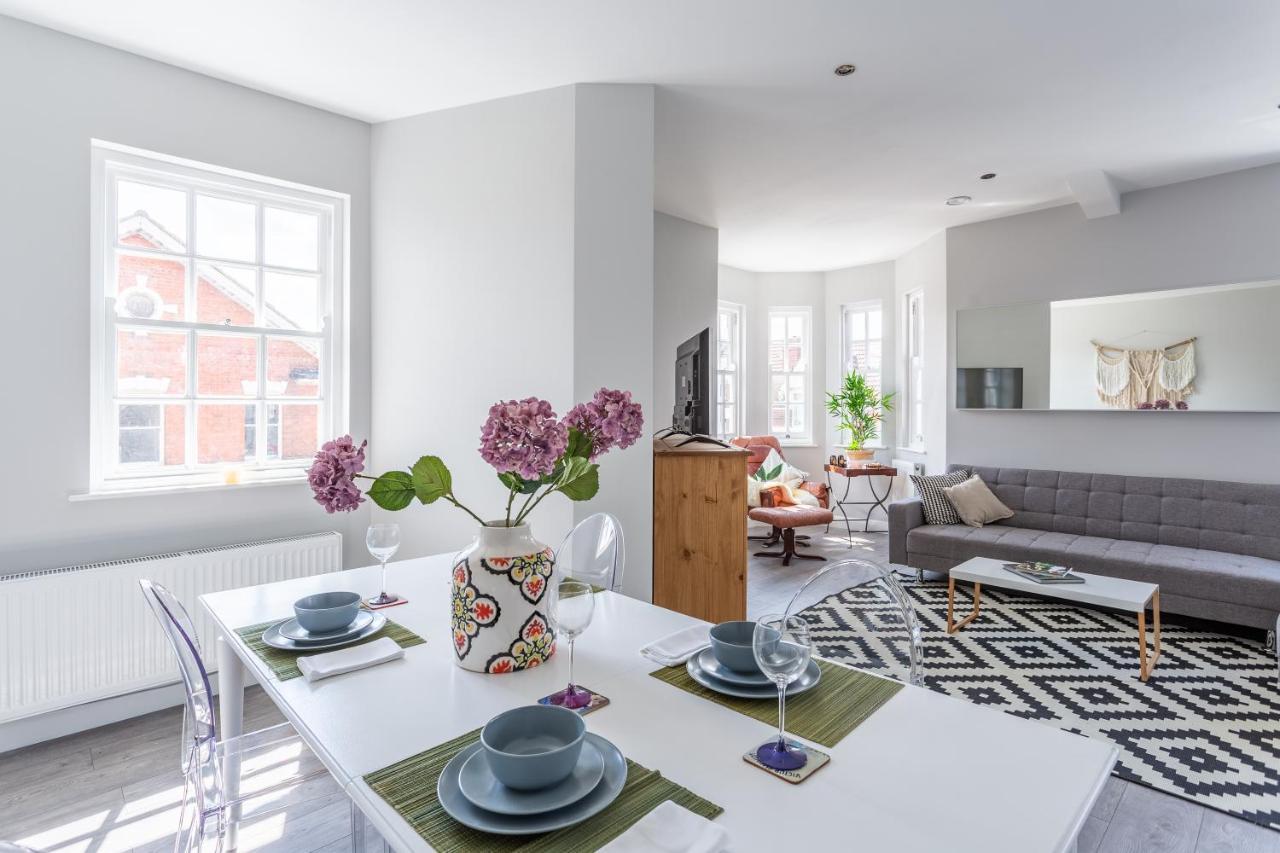 2 Bedroom Apartments With Sofa Bed In Southend Eksteriør billede