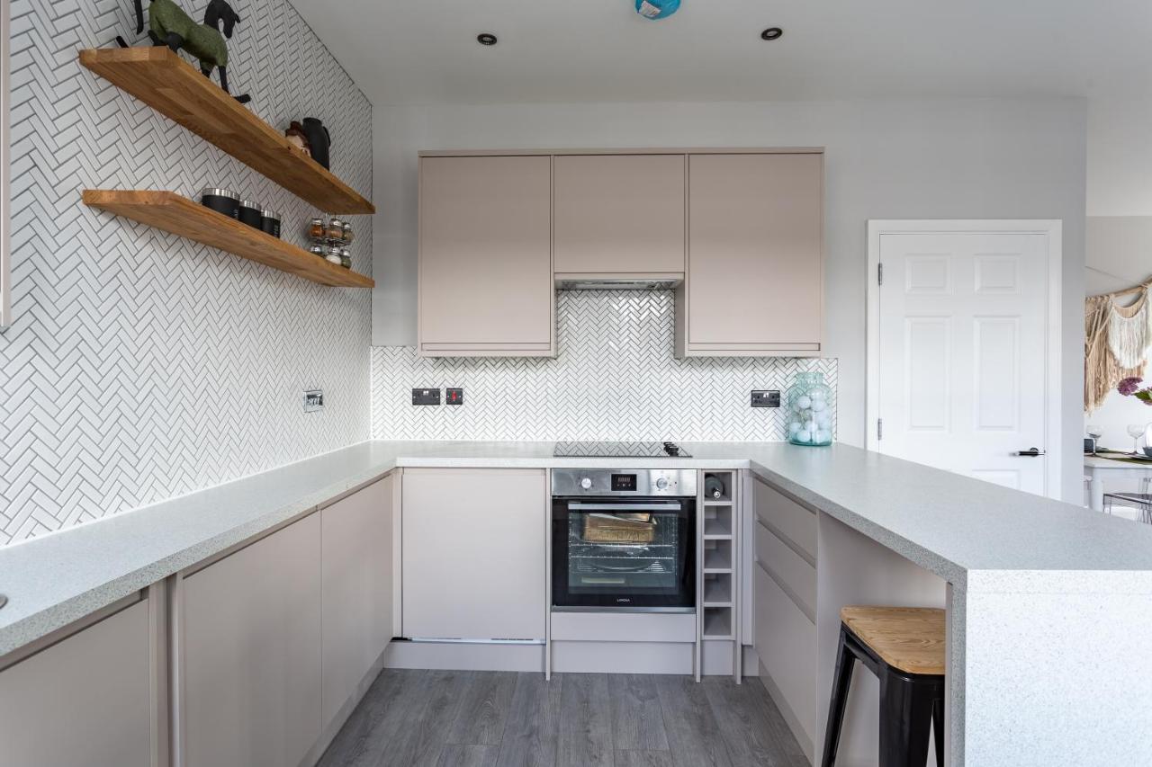2 Bedroom Apartments With Sofa Bed In Southend Eksteriør billede