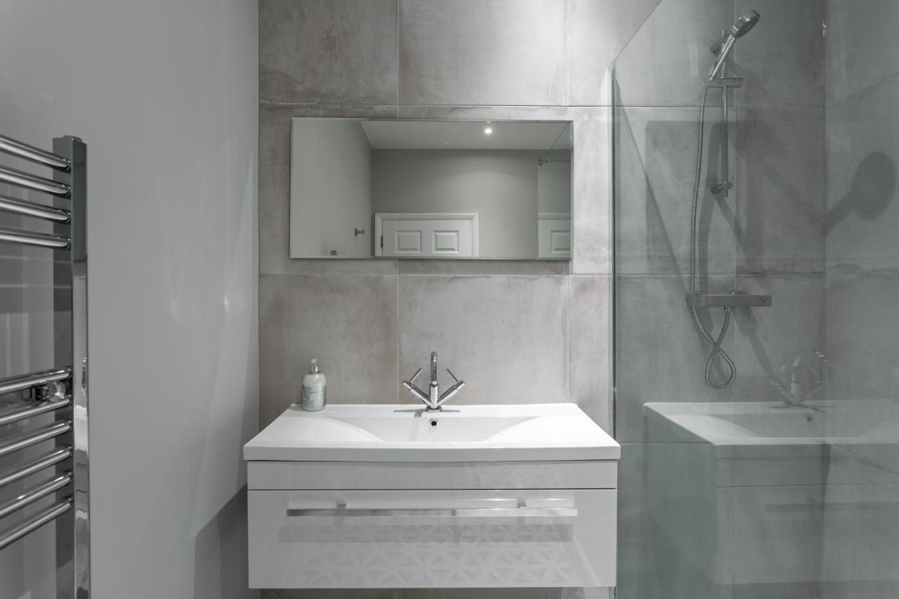 2 Bedroom Apartments With Sofa Bed In Southend Eksteriør billede